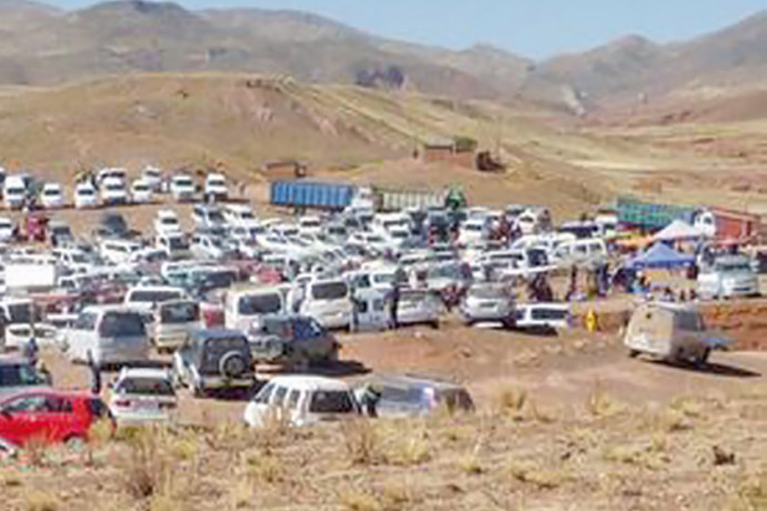 Comunarios frenan venta ilegal de chutos  en Pampa Colorada