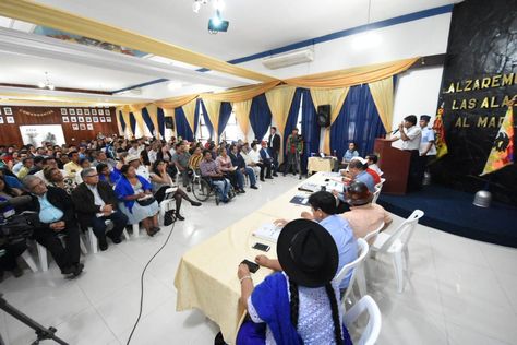 El presidente Evo Morales se reúne con sectores sociales y  la Codelcam en Santa Cruz. Foto: Bolivia TV