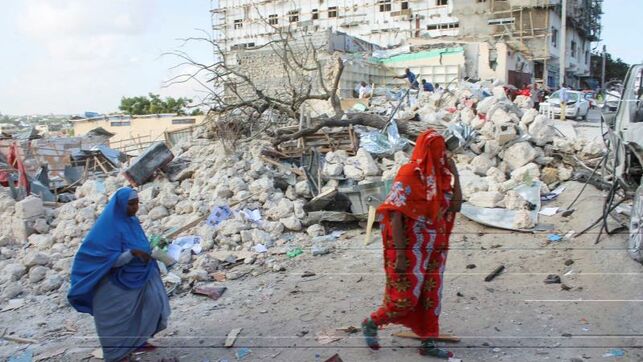 Al menos trece personas mueren en dos explosiones en la capital de Somalia