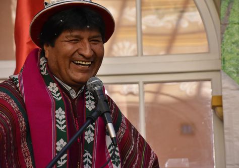 El presidente Evo Morales durante la entrega de proyectos financiados por el Fondo de Desarrollo Indígena en Potosí. Foto: Prensa Presidencia 