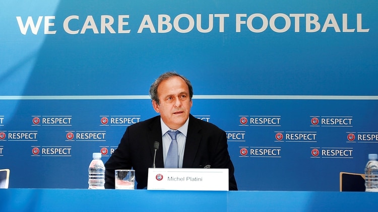 Cuando Platini presidía la UEFA, Infantino era su secretario general… (Foto: Reuters/ Eric Gaillard/ File Photo)