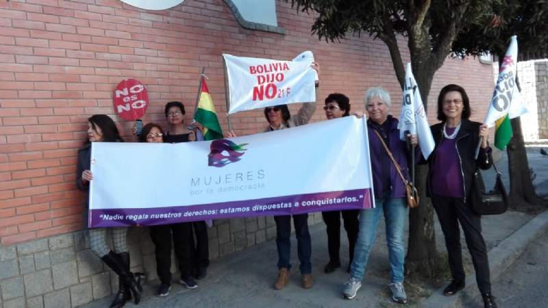 TSE desarrolla encuentro de mujeres en medio de protestas por el 21F