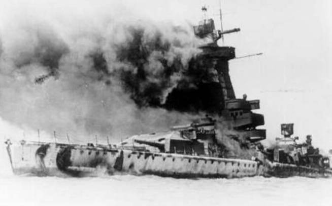 Hundimiento del acorazado alemÃ¡n Graf Spee.