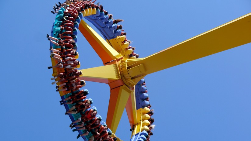 VIDEO: Un juego de un parque de diversiones se parte en dos y mata una persona en Uzbekistán