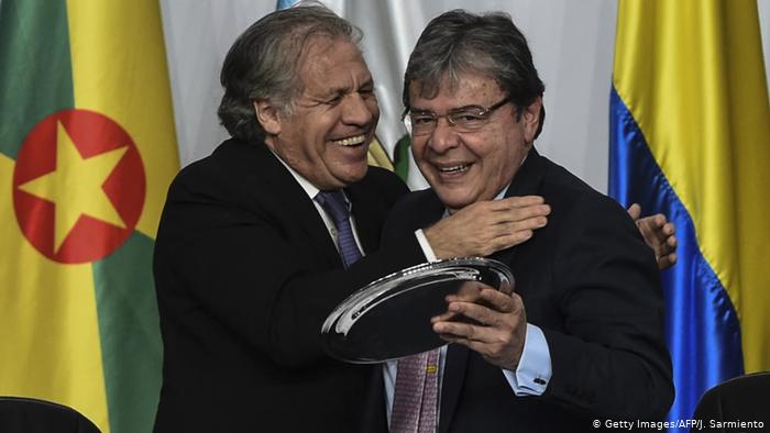 Kolumbien Medellin Abschluss des OAS Treffens | Luis Almagro und Carlos Homes Trujillo (Getty Images/AFP/J. Sarmiento)