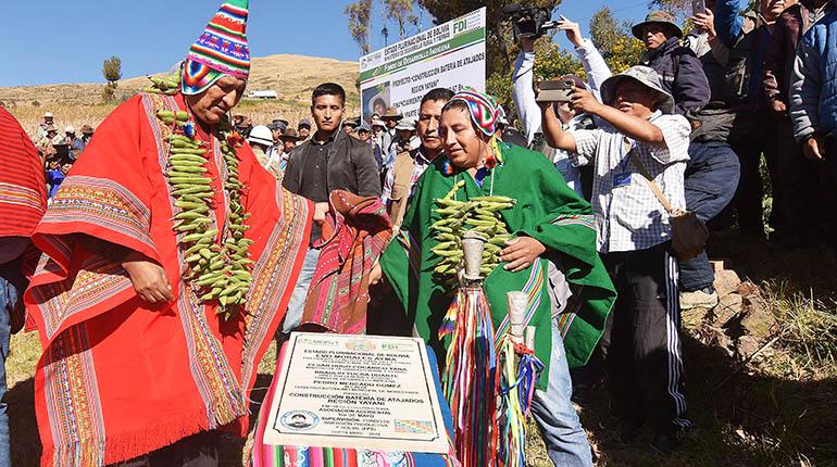 El presidente Evo Morales en el acto de entrega de obras en Morochata, junto al alcalde Pedro Merrcado, el pasado 18 de junio. | Gobernación de Cochabamba