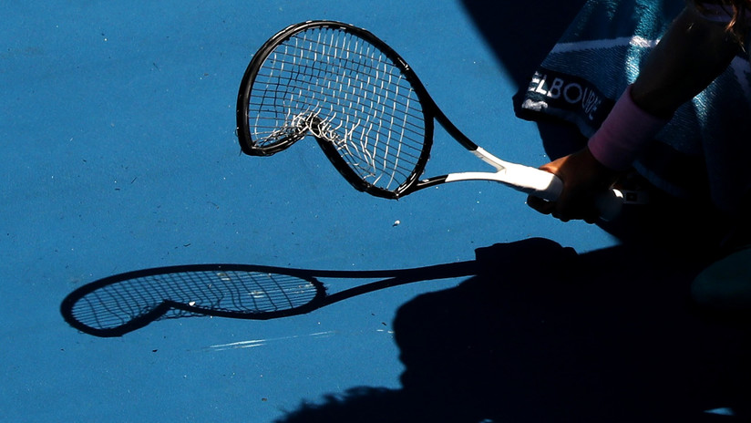 Un tenista rompe todas sus raquetas tras una derrota en el campeonato de Wimbledon (VIDEO, FOTOS)
