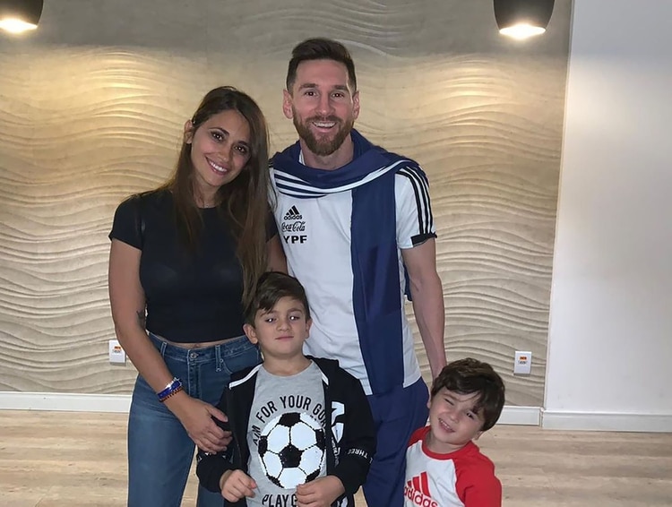 El guiño de Mateo Messi en el cumpleaños de papá Lionel en la concentración argentina en Brasil (@leomessi)