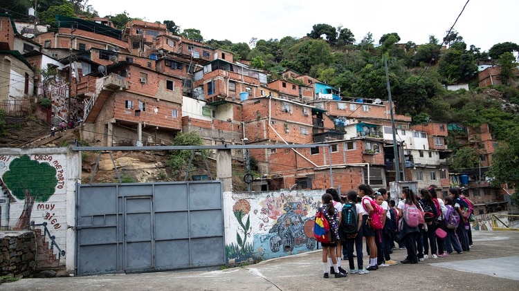 La escuela Virgen Niña se encuentra en el barrio Casalta II al oeste de Caracas