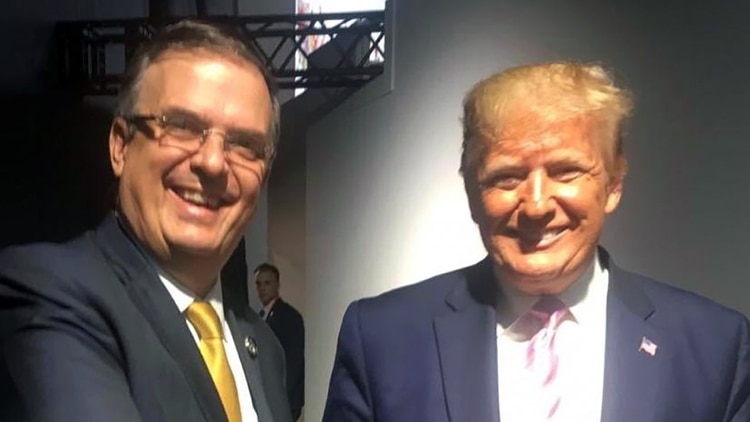 El canciller mexicano, Marcelo Ebrard (izquierda) fue felicitado por Trump (derecha) por los esfuerzos de México para combatir la migración ilegal (Foto: Cuartoscuro)