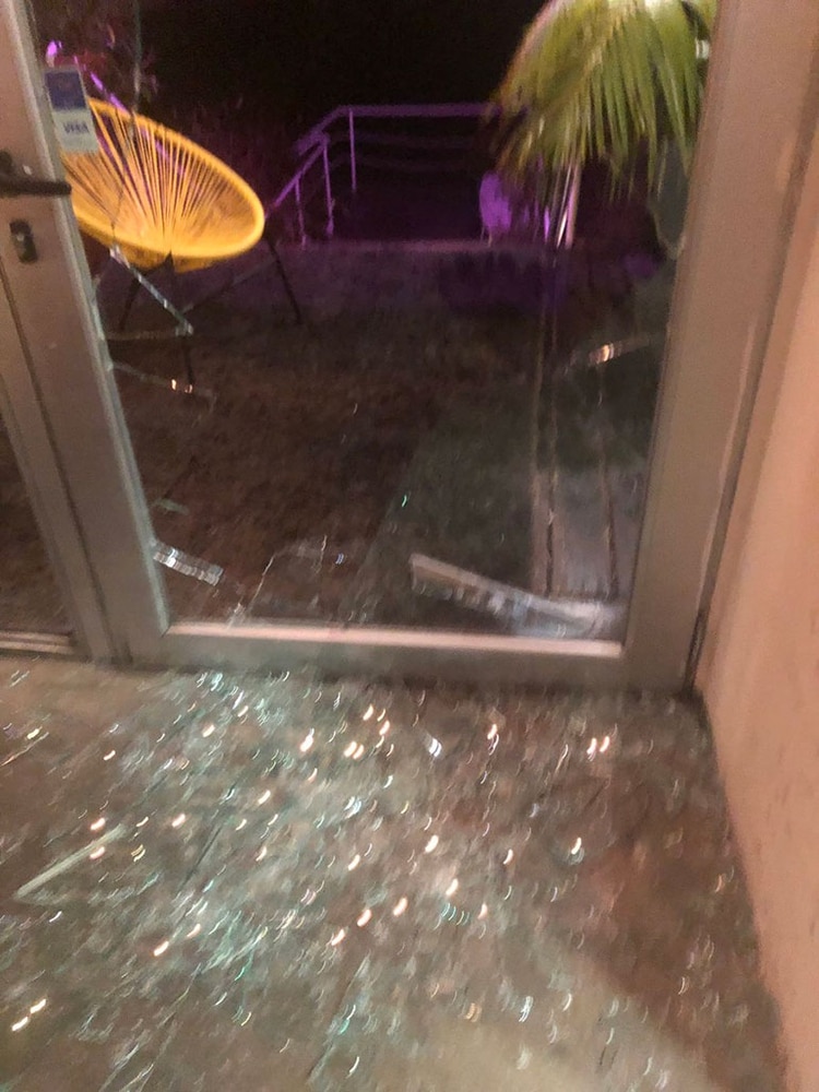 Los destrozos después del robo en el restaurante de Montevideo