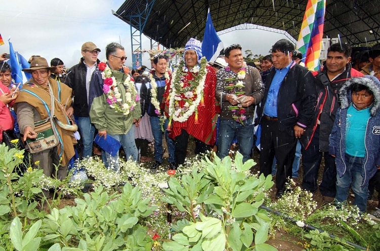 El alcalde de Colomi, que amenazó con enterrar vivos a los opositores, junto a Evo Morales