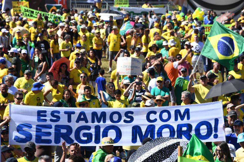 Marcha a favor del ministro Moro este domingo en la playa de Copacabana. 