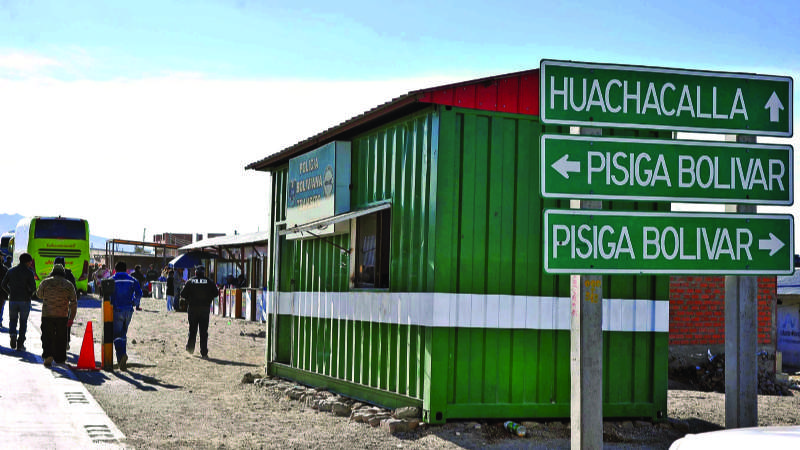 Pisiga: Aduaneros confiscan “ilegalmente ”desde ropa hasta vehículos