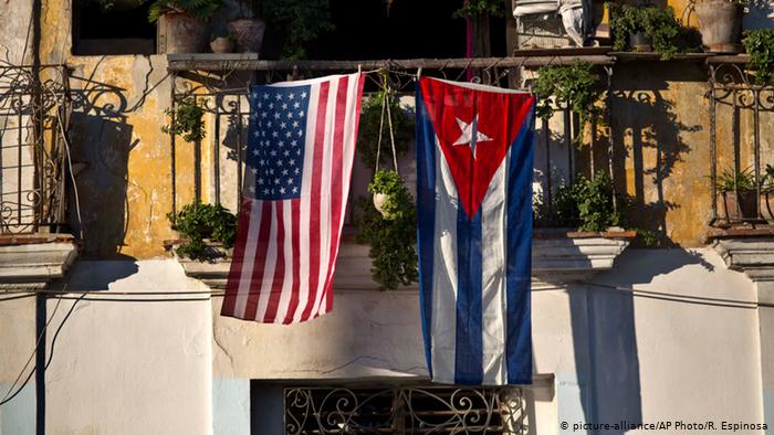 Symbolbild Verhandlungen Kuba USA (picture-alliance/AP Photo/R. Espinosa)