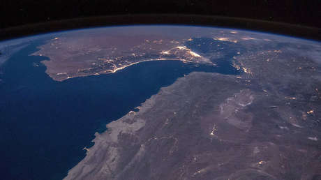 Vista satelital del Golfo de Omán cerca del Estrecho de Ormuz.