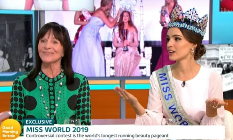 Julia Morley, organizadora de Miss Mundo, también estuvo presente en la entrevista