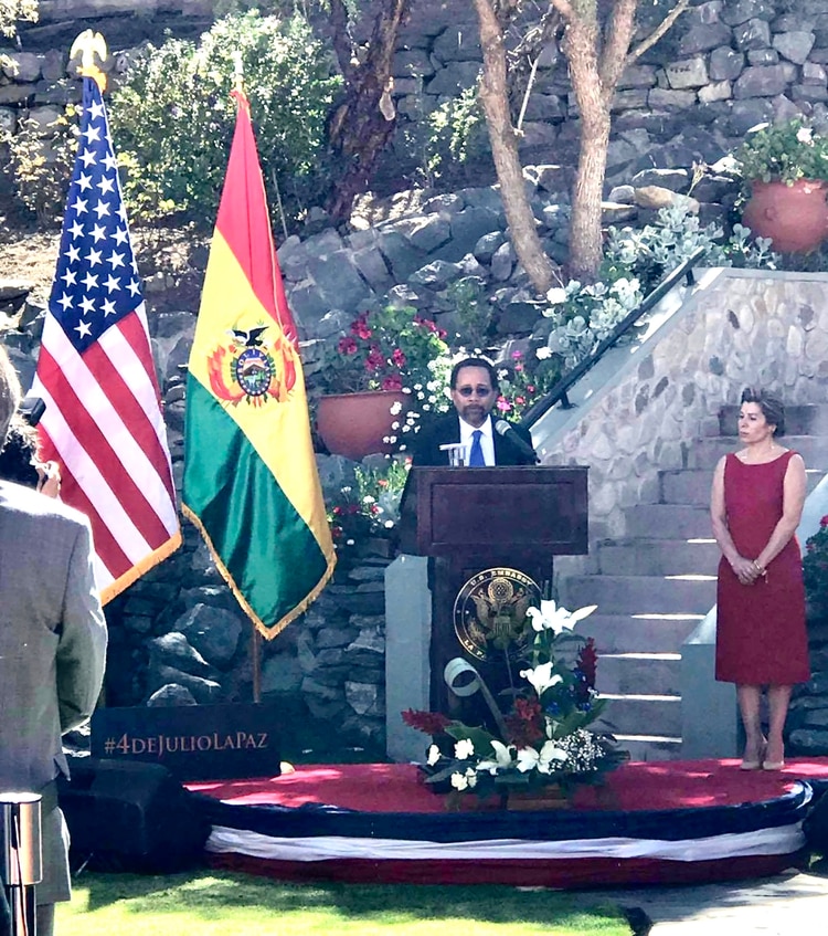 Bruce Willianson, actual agregado de negocios de EEUU en Bolivia, durante la celebración de este miércoles por la independencia de Estados Unidos (Fuente: embajada de EEUU)
