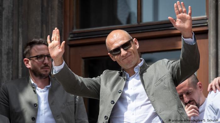 München Marienplatz Meisterfeier FC Bayern Robben (picture-alliance/dpa/S. Schuldt)