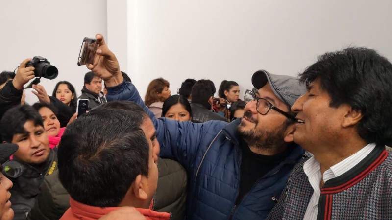 Evo regala una sede a periodistas de Tarija y dirigente gremial le echa flores