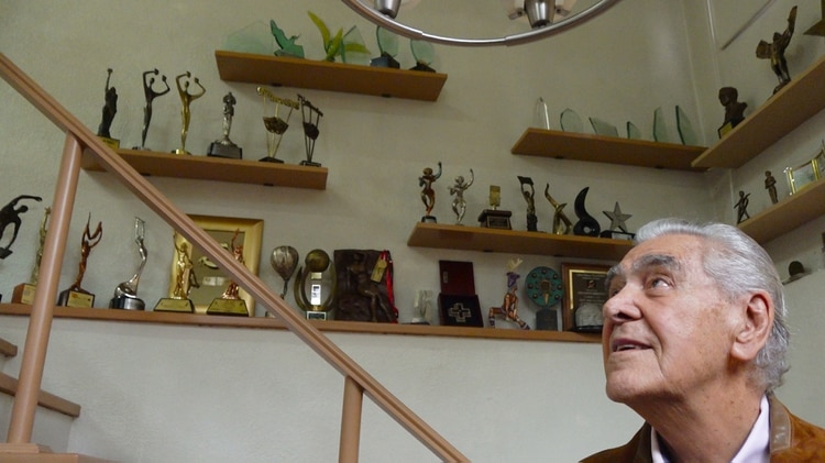 Los premios ocupan un lugar especial en su casa (Foto: Juan Vicente Manrique)