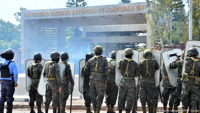 Honduras | Proteste gegen die Regierung in die Universidad Nacional AutÃ³noma de Honduras (Getty Images/AFP/O. Sierra)
