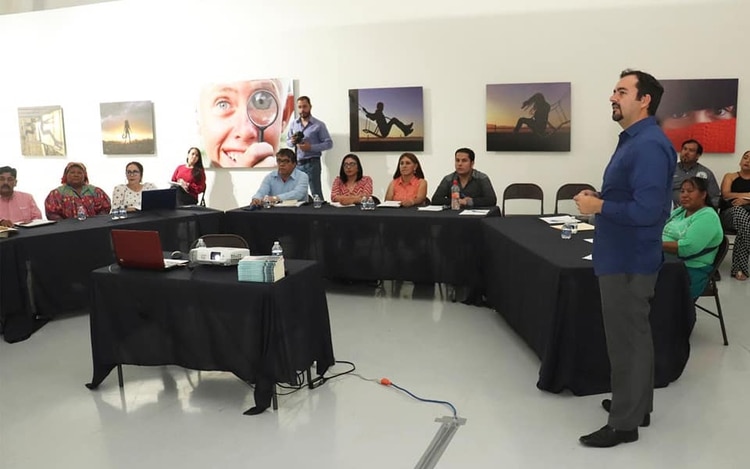 Tena reconoció que se le hizo un nudo en la garganta al ver la indolencia de algunos de los miembros de su gabinete (Foto: Facebookl)