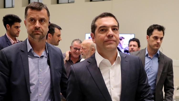 Alexis Tsipras reconoció la derrota y felicitó a Kyriakos Mitsotakis (REUTERS/Alkis Konstantinidis)