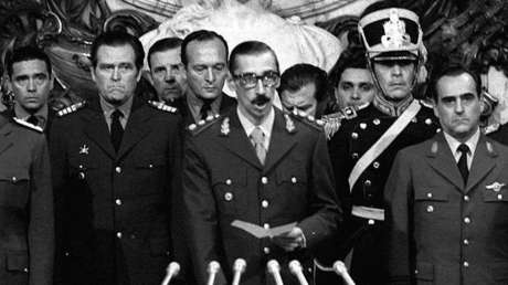 El 24 de marzo de 1976, día del golpe de Estado, el dictador Jorge Rafael Videla toma la Presidencia de Argentina. 
