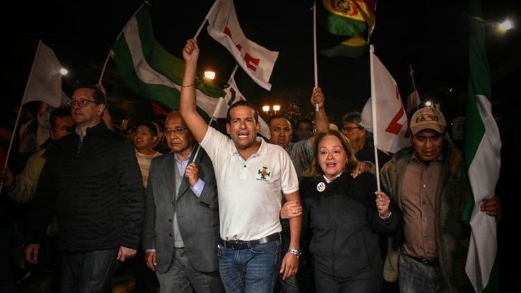 Los candidatos presidenciales Óscar Ortiz, Carlos Mesa y Víctor Hugo Cárdenas estuvieron en el inicio de las protestas