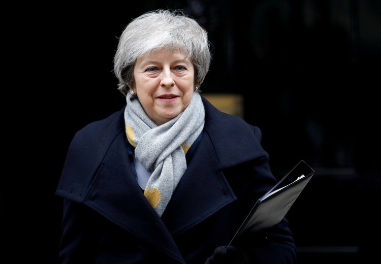 La primera ministra británica Theresa May sale de Downing Street (REUTERS/Peter Nicholls/archivo)