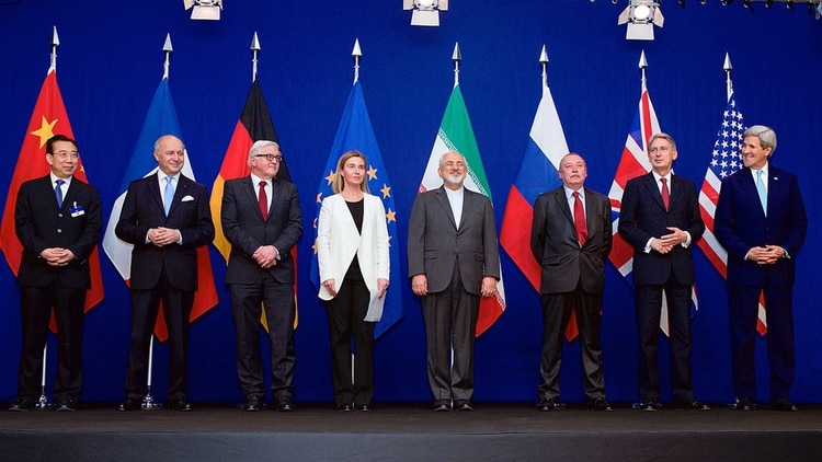 Los cancilleres del Grupo 5+1, Irán y la Unión Europea en la firma del Acuerdo Nuclear en 2015
