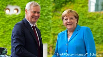 Este es el tercer episodio de espasmos que sufre Merkel en público. (AFP/Getty Images/T. Schwarz)