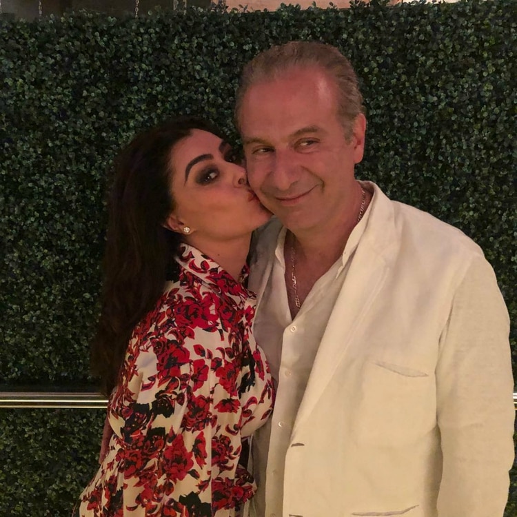 Carrillo suele compartir en Instagram románticas imágenes junto a Collado