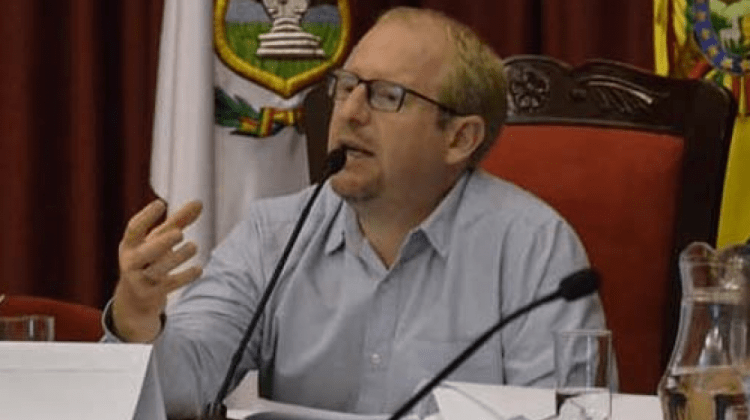 Gobernador de Tarija critica la política hidrocarburífera del Gobierno que 
