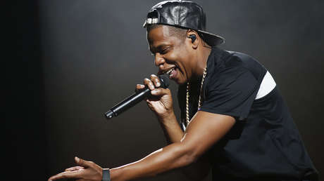 El rapero estadounidense Shawn Carter, conocido como Jay-Z, actúa en el estadio Bercy de París (Francia), 2013.