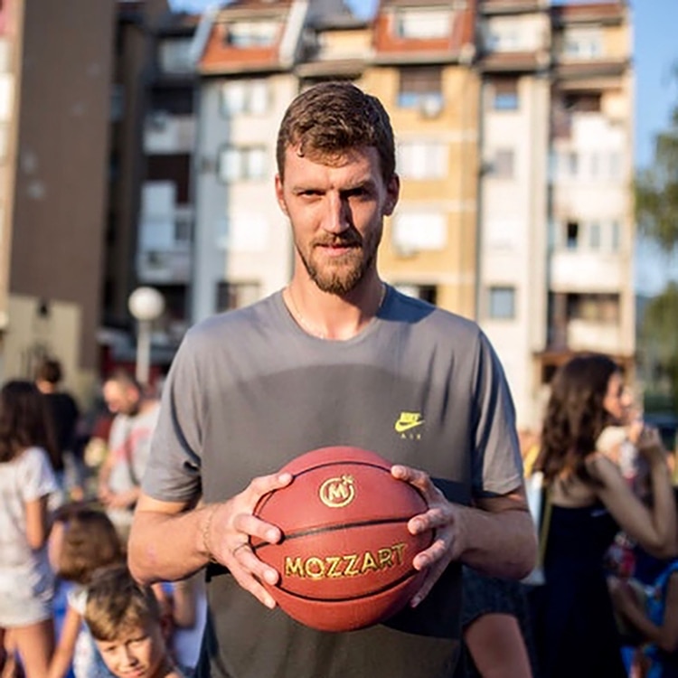 Ognjen Kuzmić jugó dos temporadas en la NBA y fue campeón con Golden State Warrios en 2015