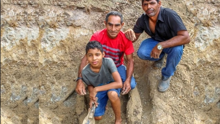 El niño que descubrió un fósil de cocodrilo (Foto: REDE AMAZÓNICA)
