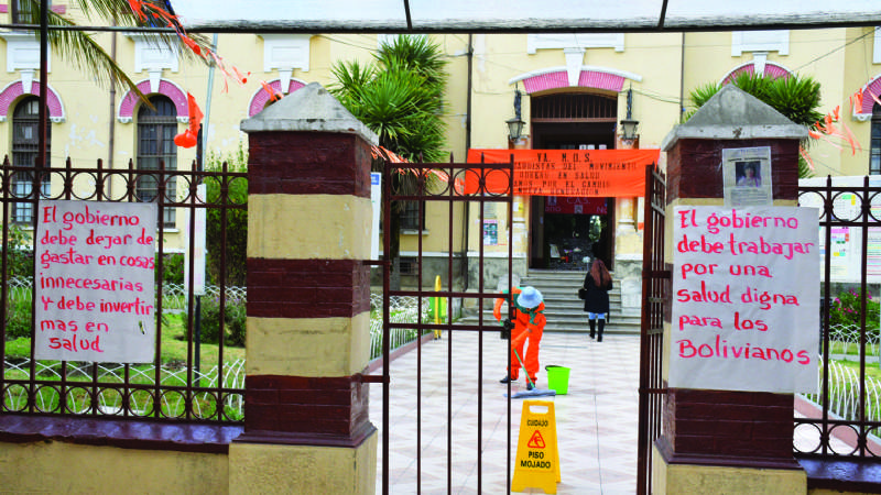 Piden a juez procesar a Larrea y Romero por el paro médico