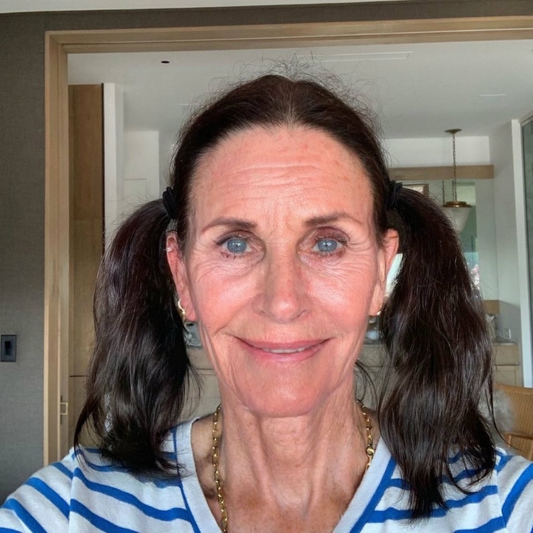 Courteney Cox usando FaceApp para envejecer su rostro