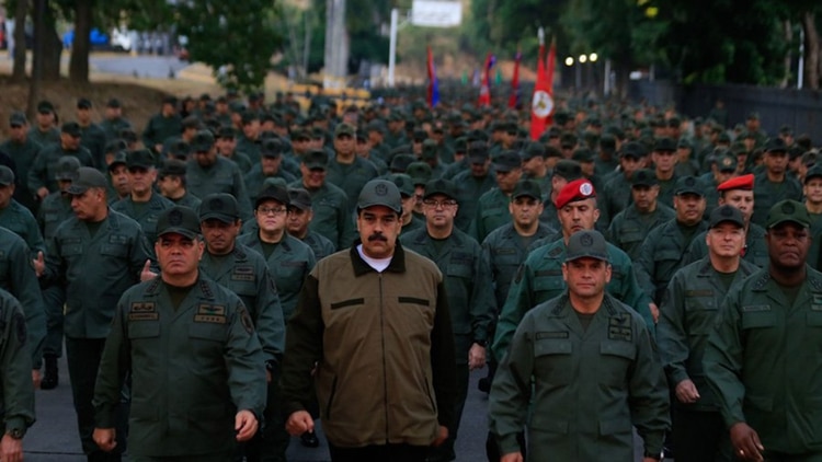 Nicolás Maduro con militares (@PrensaFANB)