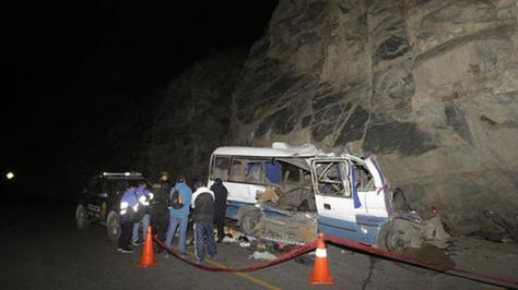 Así quedó el bus que se accidentó en Perú. Foto: noticialdia.com