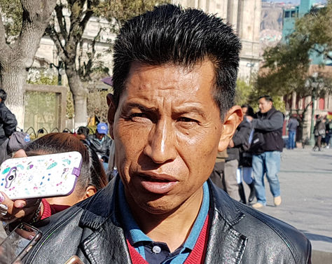 El senador Edwin Rodríguez brinda declaraciones a los medios. Foto: La Razón