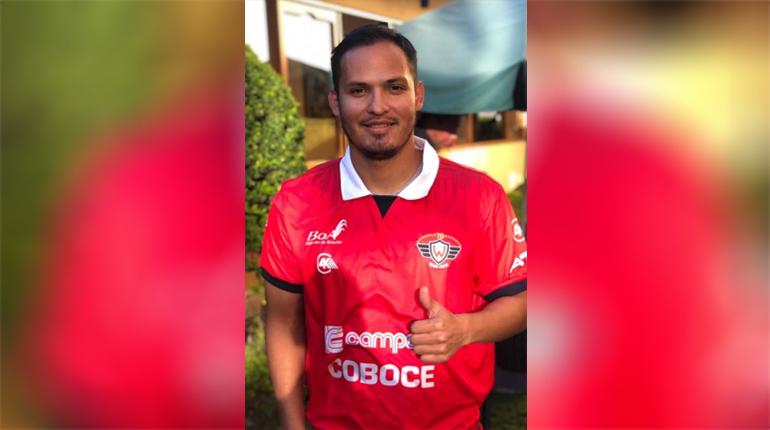 Leonel Justiniano con la polera de Wilstermann. | Prensa Wilstermann