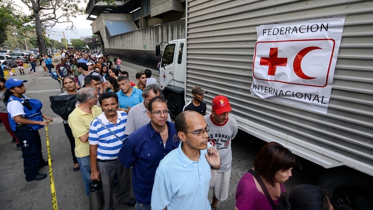 El FMI presentó un panorama negro para Venezuela: el PIB caería por un 35% este año.(AFP)