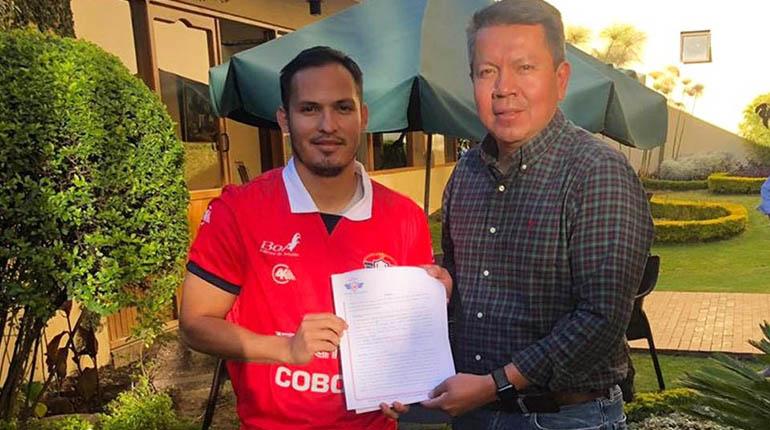 Leonel Justiniano (izq.) junto a Renán Quiroga, ayer. | Prensa Wilstermann