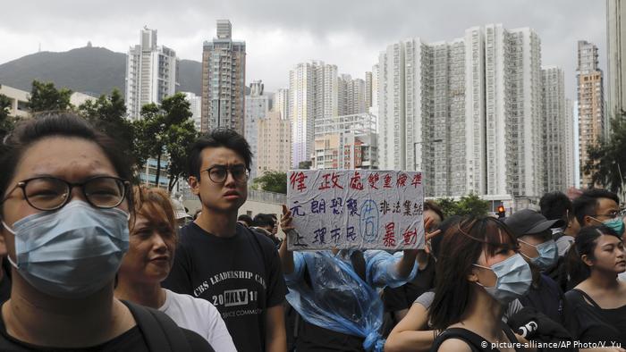 Proteste gegen Gerichtsverhandlungen in Hongkong (picture-alliance/AP Photo/V. Yu)