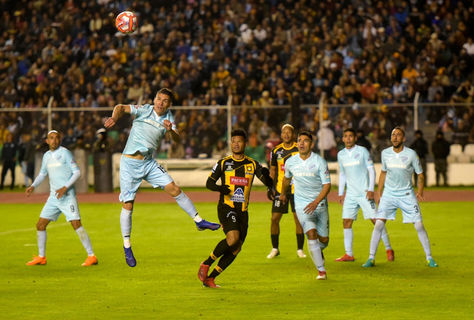 Una escena de un clásico paceño en 2019. Foto: Archivo