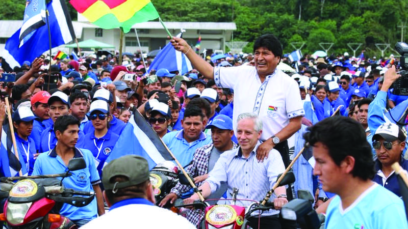 Denuncian que funcionarios son obligados a ir a proclamar a Evo