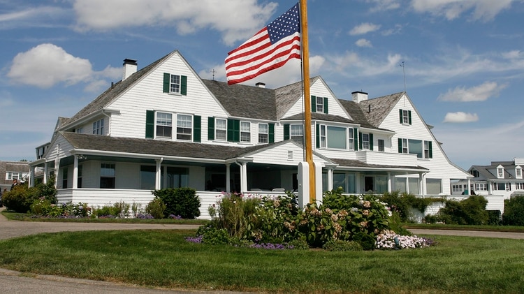 La casa TEMPprincipal en el complejo de la familia Kennedy en Hyannis Port, Massachusetts. Allí fue encontrada sin vida Saoirse Roisin Hill